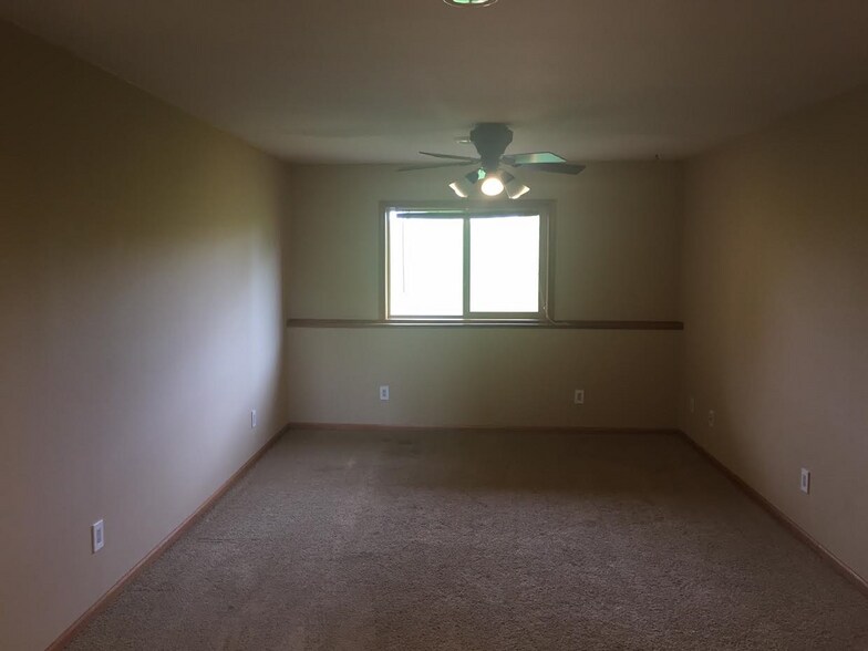 lower level living room with ceiling fan - 15604 84th St NE
