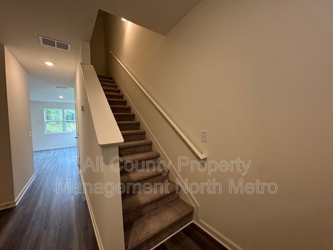 Building Photo - 268 Rydal Wy