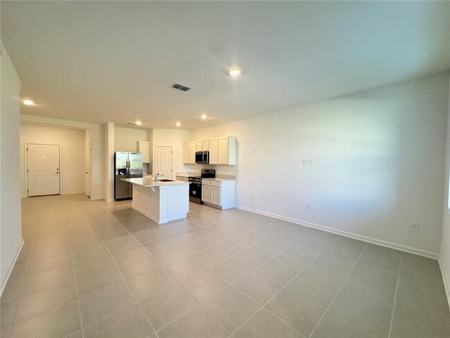 Building Photo - 2819 Maloof Dr