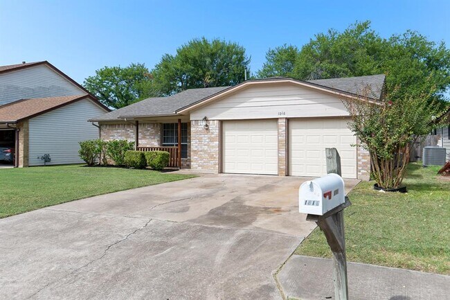 Building Photo - 1816 Goodson Ln