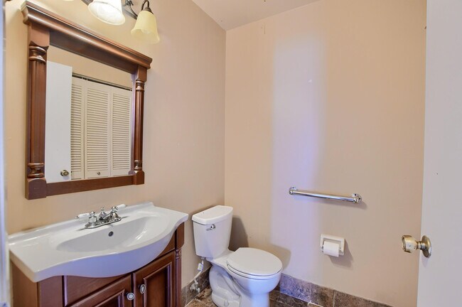 Building Photo - 22556 Middletown Dr