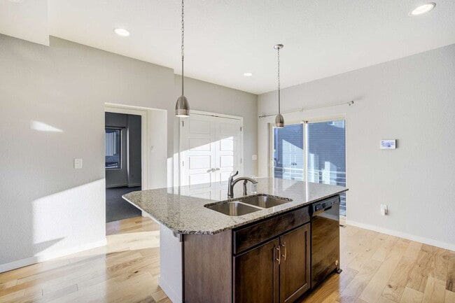 Building Photo - New Interior Paint! Shorter Lease Terms Av...