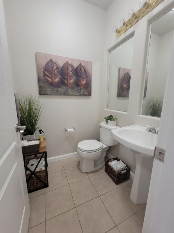 Building Photo - 692 W Springer Dr