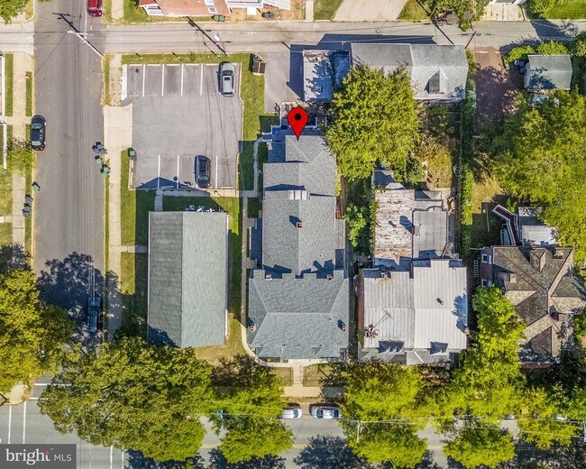 Building Photo - 305 S Main St