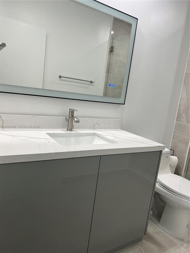 Building Photo - 950 Brickell Bay Dr