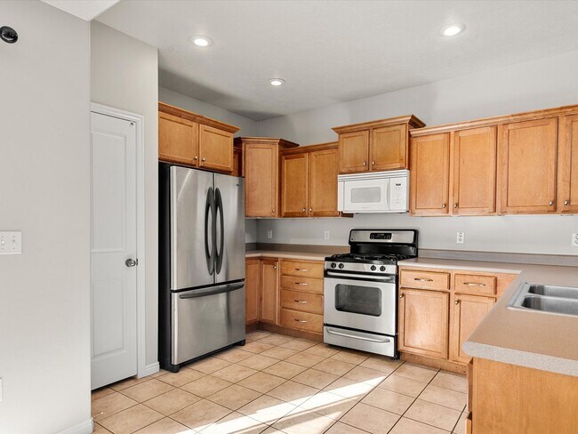Building Photo - Newly Updated South Ogden Townhome | 3 Bed | Private Backyard | 2-Car Garage