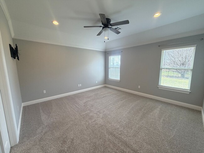Building Photo - This home will go fast!! Super clean and ready for new tenant!