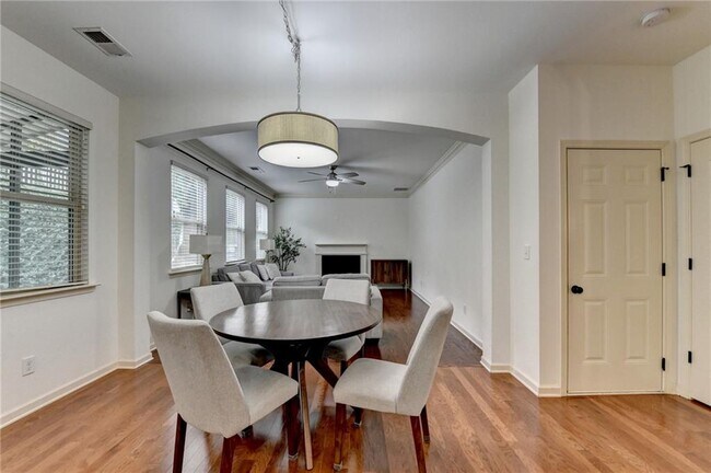 Building Photo - 5013 Groover Dr