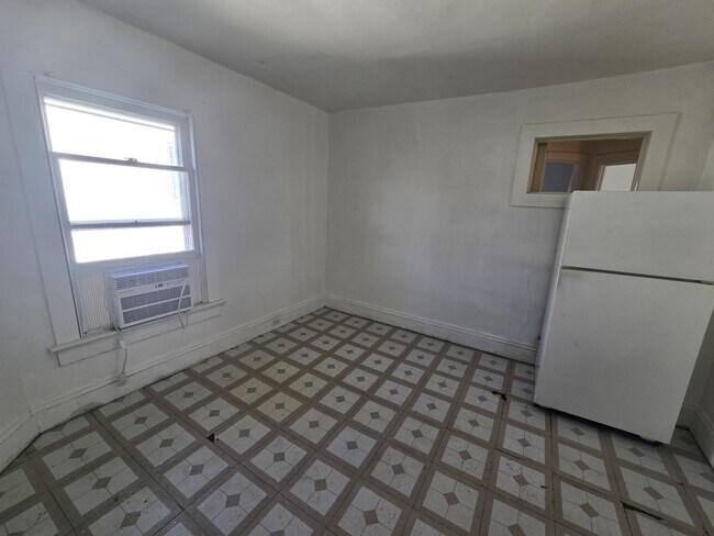 Building Photo - 1424 Grant Ave