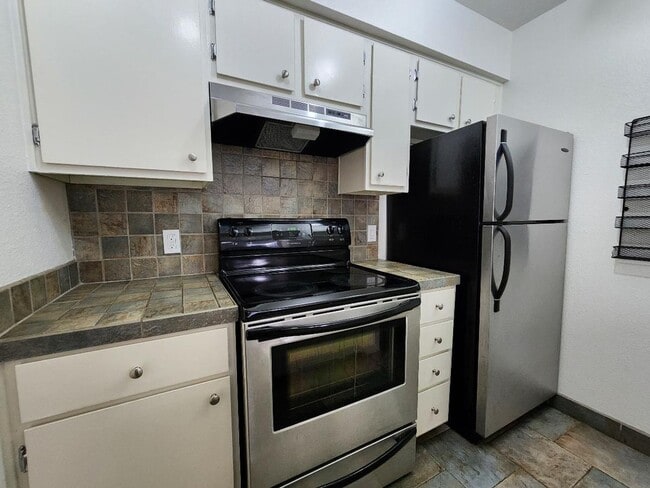 Building Photo - 941 Calle Mejia