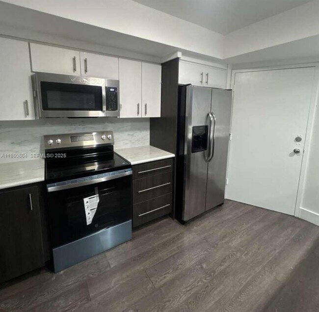 Building Photo - 1301 NE Miami Gardens Dr