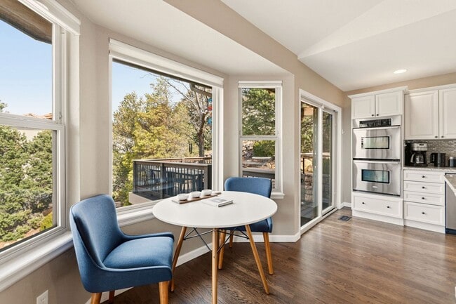 Building Photo - Stunning Fully Furnished Home in Roxborough Park!