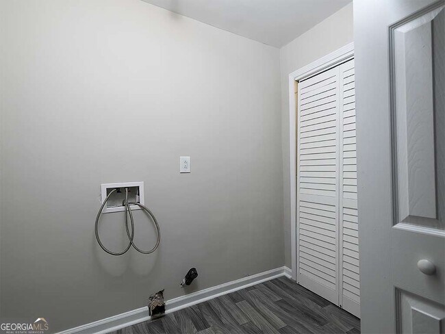 Building Photo - 3874 Mulkey Cir SW