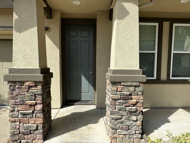 Building Photo - Beautiful 4  bedroom, 2.5 bath home in Garin Ranch