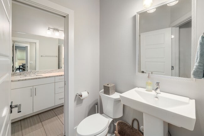 Building Photo - 1205 Elm St