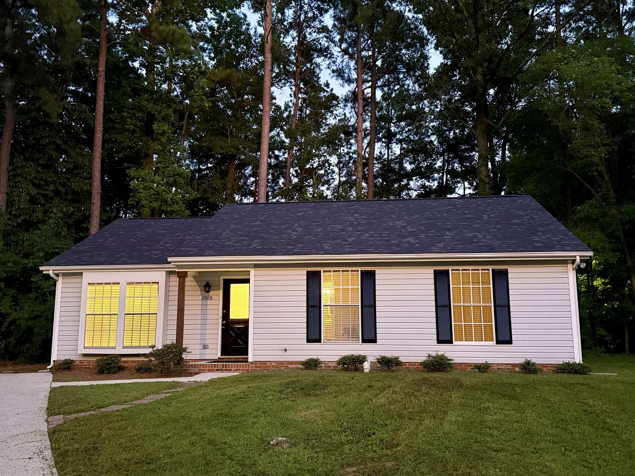 Building Photo - 2909 Golden Oak Ct