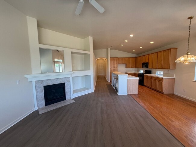 Building Photo - Very Nice 4 Bedroom Home