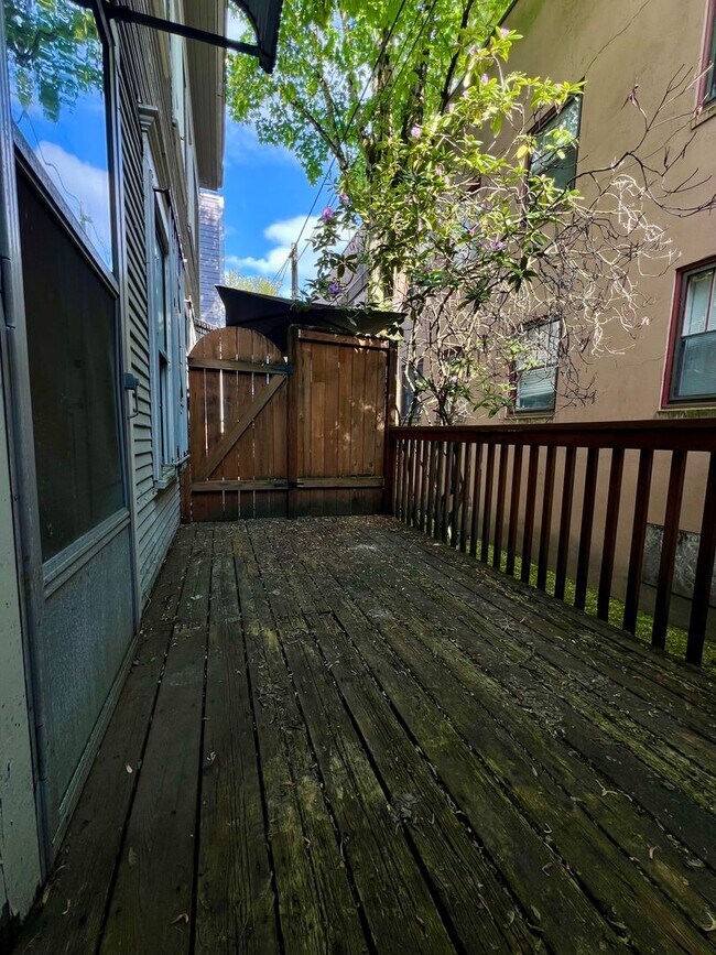 Building Photo - Stunning Vintage 2 Bed 1 Bath in NW 23rd!