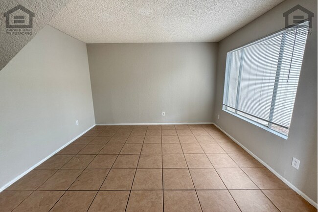 Building Photo - 1765 E Pepper Cir