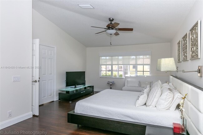 Building Photo - 2564 Jardin Ct
