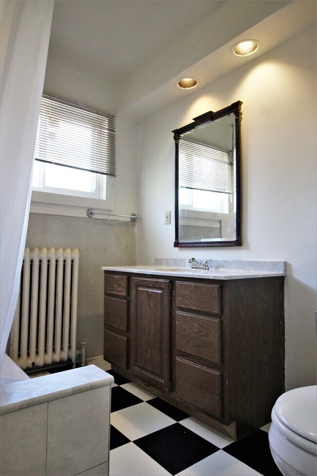 Building Photo - 2026/2027 Off-Campus JHU Spacious 5bd/2ba Rowhome OSP & W/D! Available 6/8