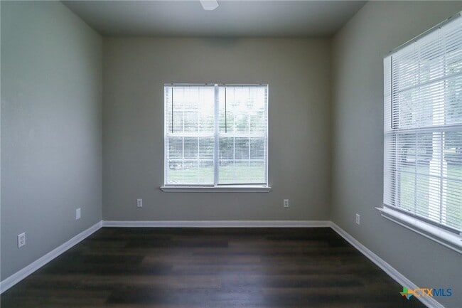 Building Photo - 1810 Mesa Oaks Cir