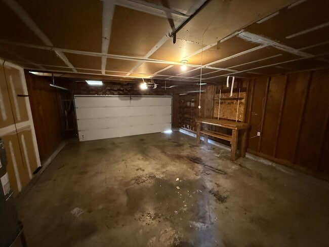 Building Photo - 1488 Palace Dr NE