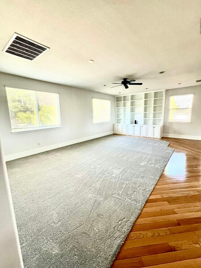 Building Photo - 23990 Hollingsworth Dr