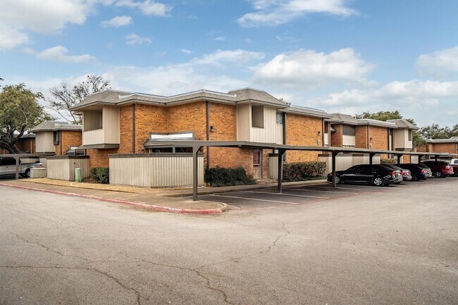 Building Photo - 2808 Escada Dr