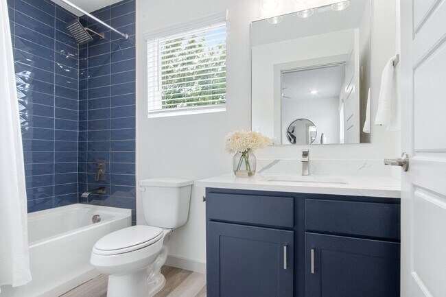 Building Photo - ** MOVE IN SUMMER 6/28/2028 **  4 Bedroom 4.5 Bathroom Very Short walk to TCU campus