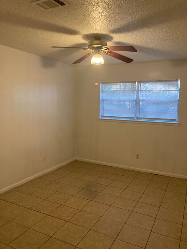 Building Photo - Orange Grove 4 Bedroom