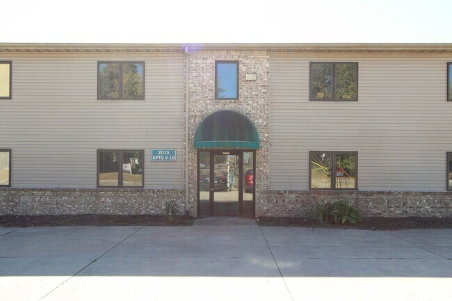 Building Photo - In-Unit Washer and Dryer - Near the river ...