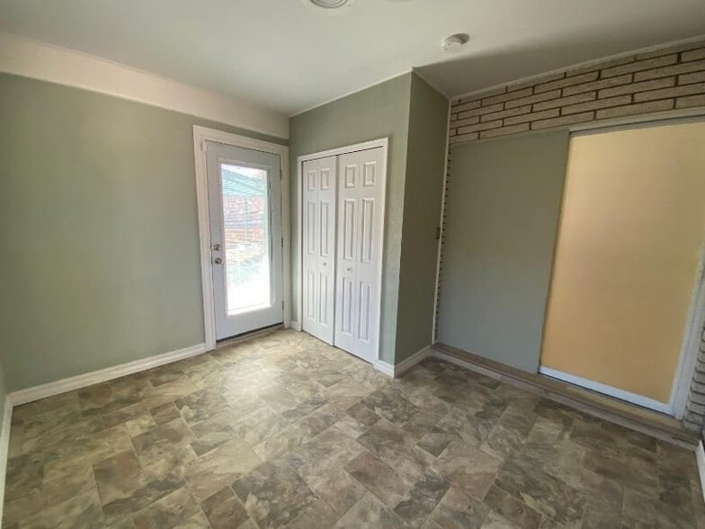 Building Photo - 220 Stratus Rd