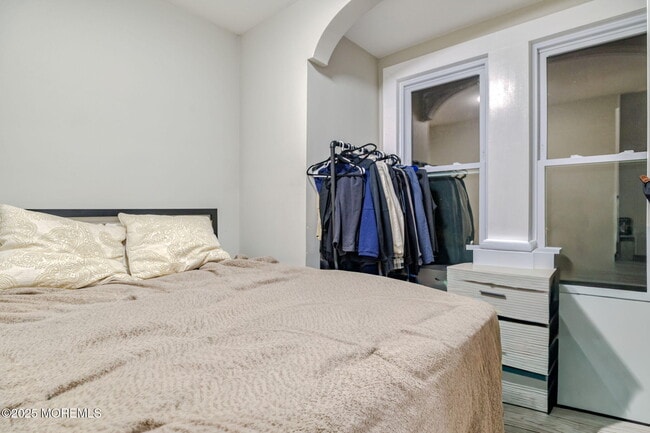 Building Photo - 308 7th Ave