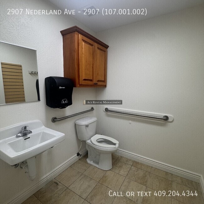 Building Photo - 2907 Nederland Ave