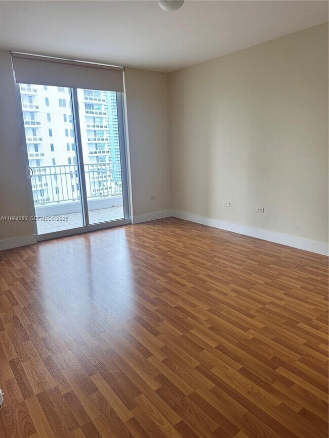 Building Photo - 801 Brickell Key Blvd