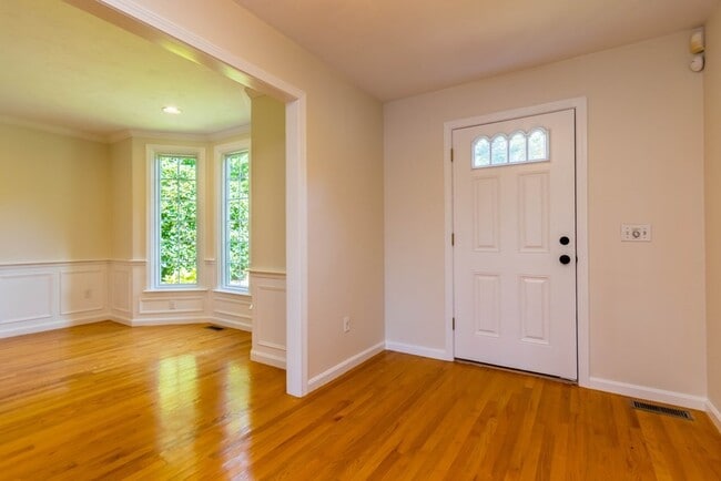 Building Photo - 24 Longshank Cir