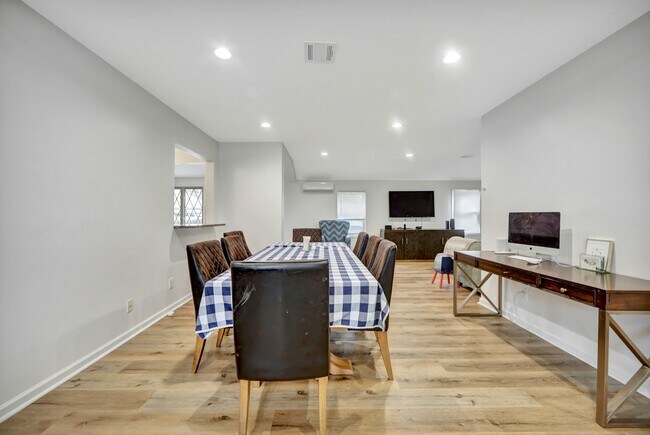 Building Photo - 167 Rockwood Pl