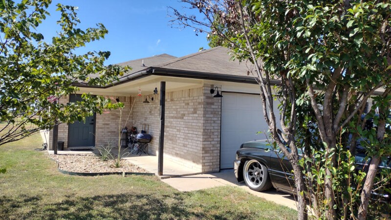 Primary Photo - 1002 Hickory Ln