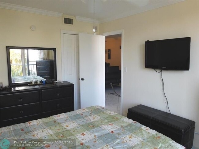 Building Photo - 121 Golden Isles Dr