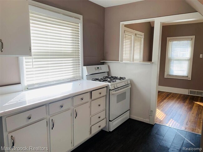 Building Photo - 510 Stratford Rd