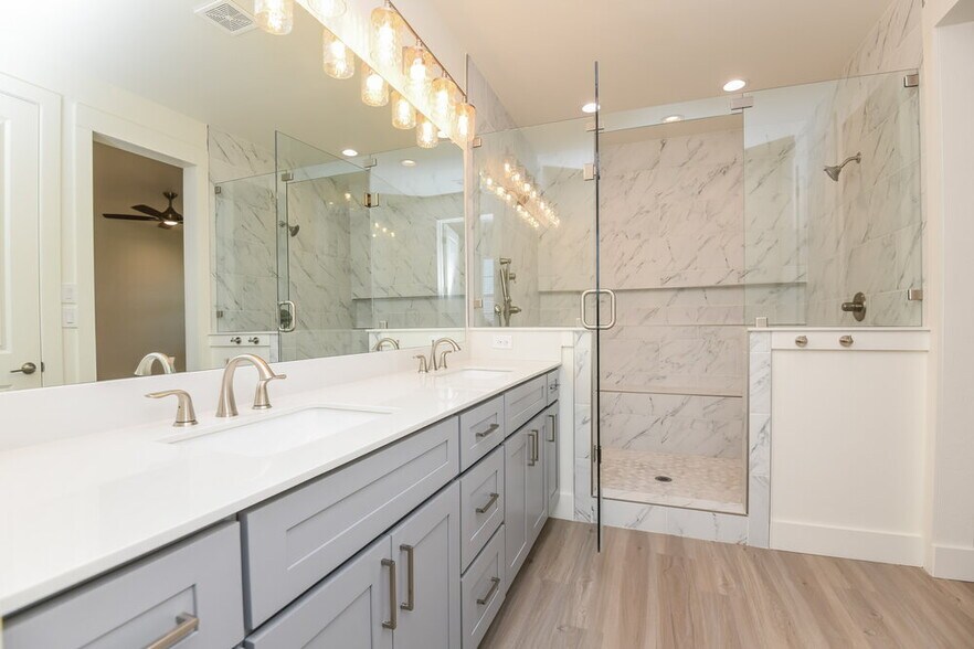 Building Photo - 7173 9th Hole Dr