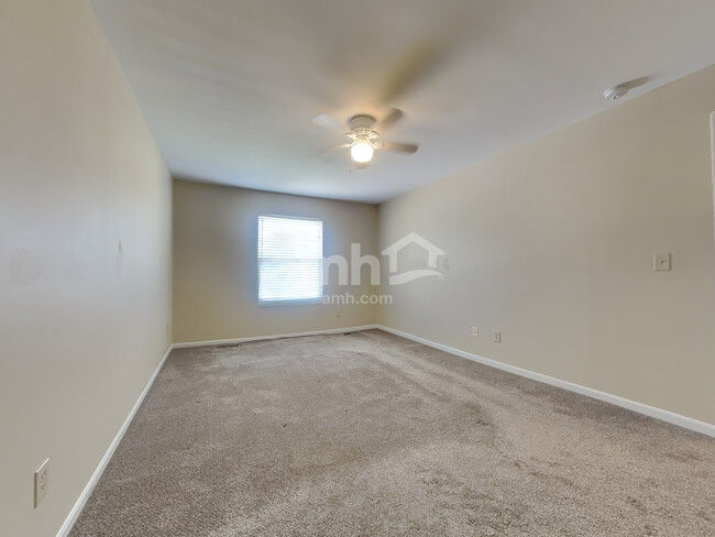 Building Photo - 6939 Sandbur Ct