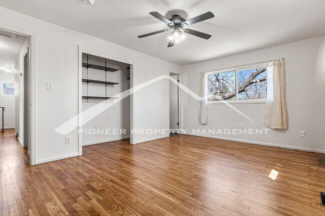 Building Photo - Beautiful Updated Home Conveniently locate...