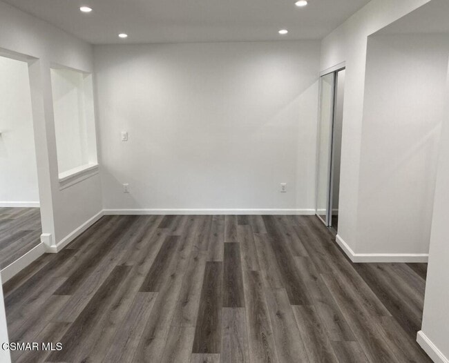 Building Photo - 845 La Grange Ave