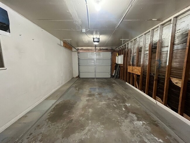 Building Photo - 1125 Cherry Ln