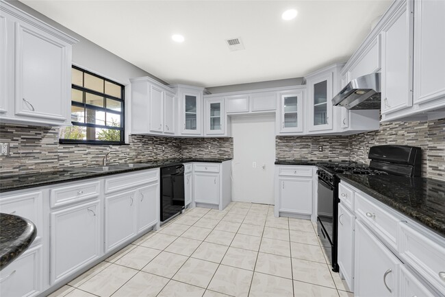 Building Photo - 710 Woodhue St