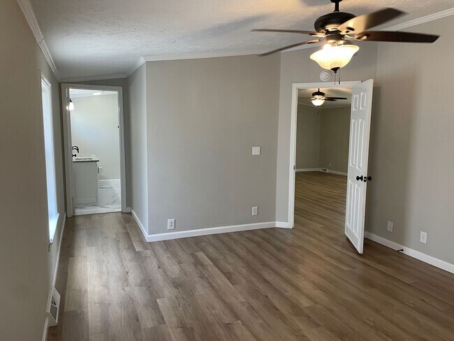 Building Photo - Beautiful 3 Bed, 2.5 Bath Home located in ...