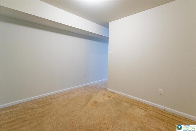 Building Photo - 955 King Way