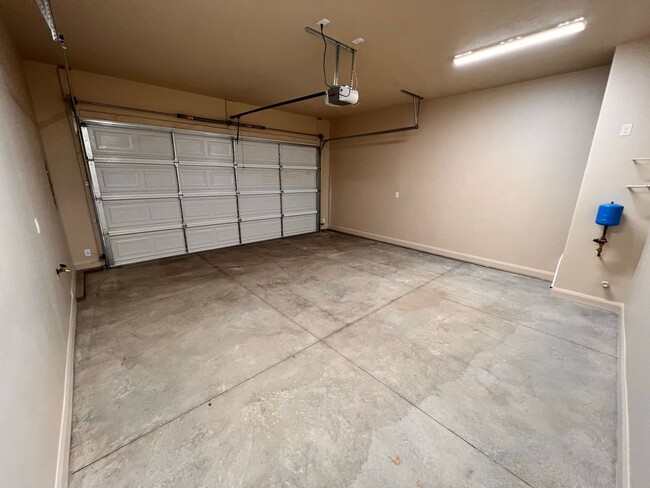 Building Photo - Townhome in Hurricane